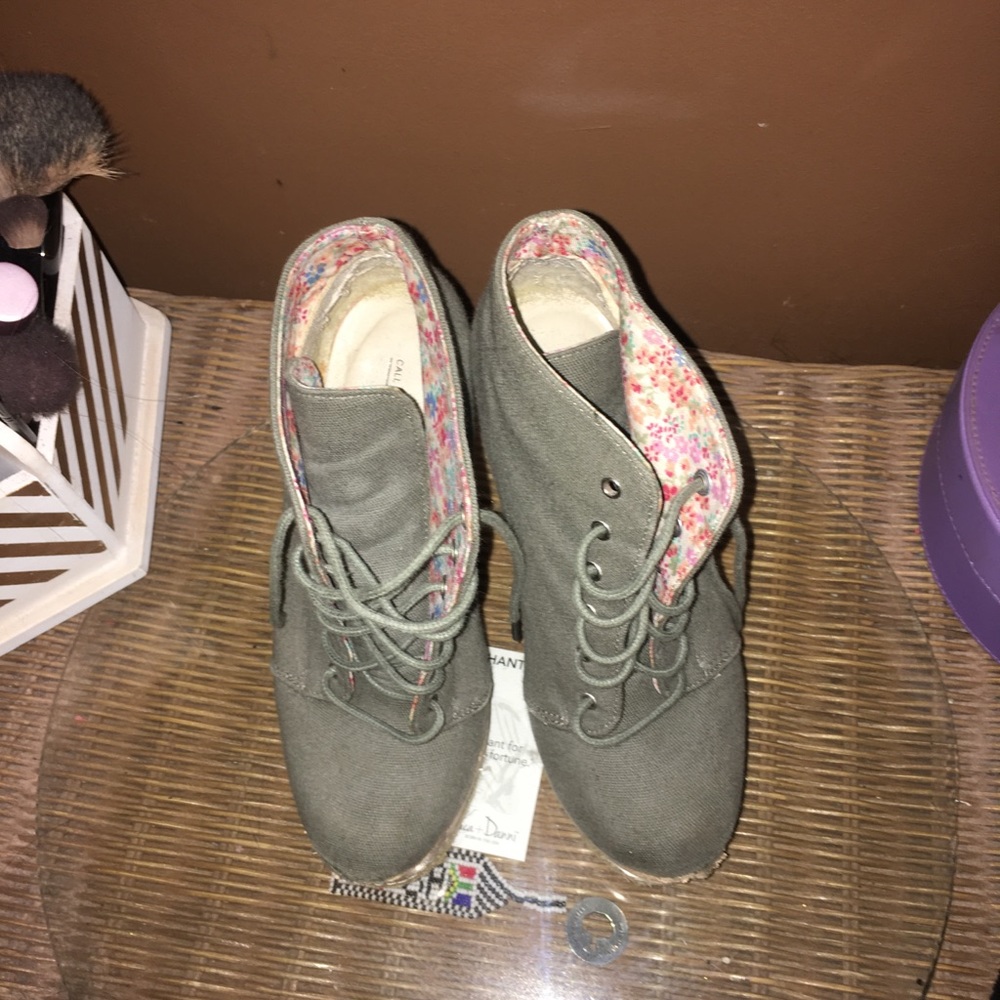 Call it Spring brand wedges - Picture 5 of 5